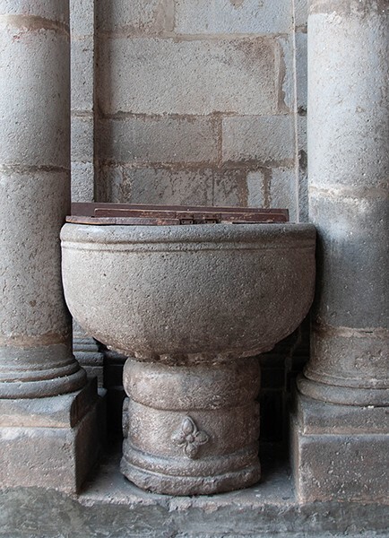 Façade portal narthex, baptismal font - San Juan Bautista