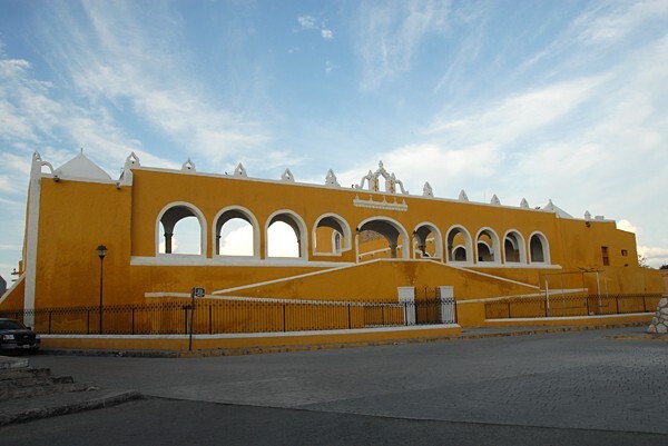 West atrio arcade - San Antonio de Padua