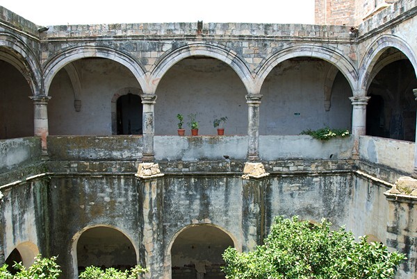 Cloister - San Martín, nave, cloister & convento