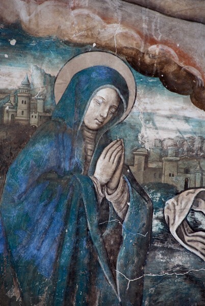 Lower cloister walk, SW testera, Crucifixion, detail - San Andrés, cloister with murals