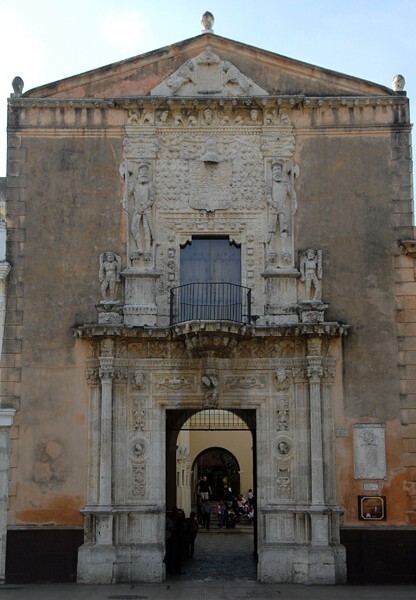 Casa de Montejo, façade - Casa de Montejo