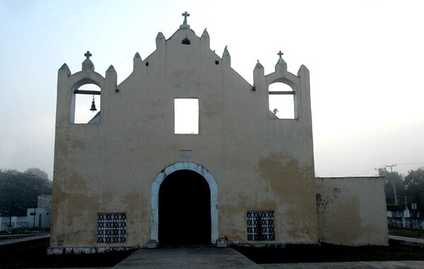 San Bernardino de Sena, façade & espadañas - Tahdziú, Yucatán