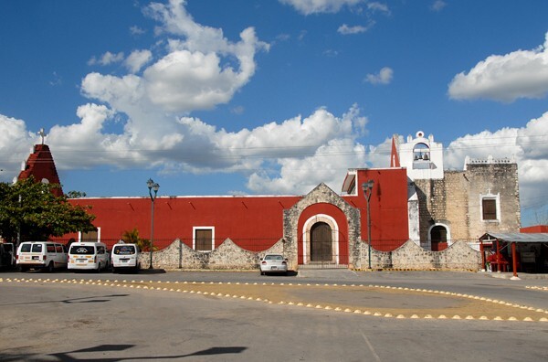 Santiago Apóstol, exterior nave, lateral door & apse - Sucilá, Yucatán
