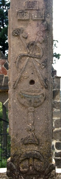 Atrial cross, front shaft - Capilla de los Zapateros