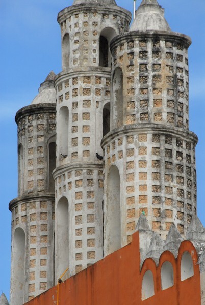 San Buenaventura, roof turrets - Homún, Yucatán