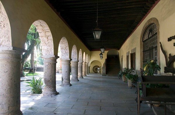 Hacienda Santa Cruz, Casa Grande, arcade - Santa Cruz del Valle, Jalisco