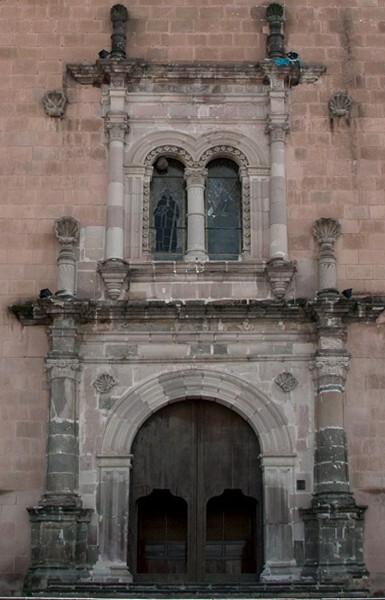 Santa Ana, façade, main portal & choir loft window alfiz - Zacapú, Michoacán