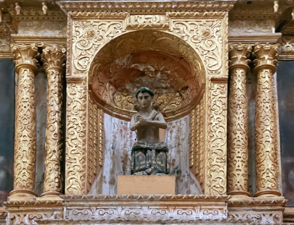Second tier, central niche - nave San José altar