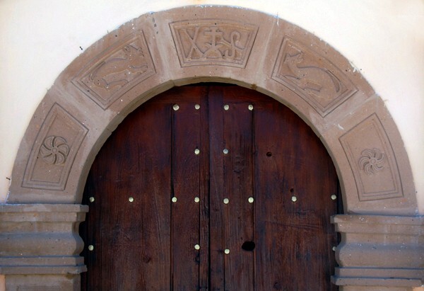 Santa María, façade, main portal archivolt - Santa María Xigui, Hidalgo