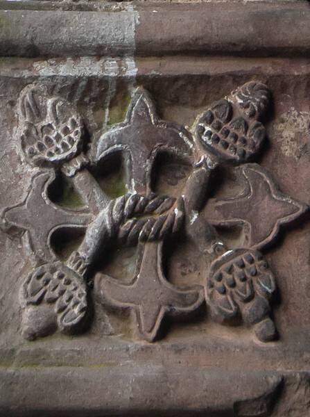 Façade portal, archivolt intrados impost (left) - Santiago Apóstol