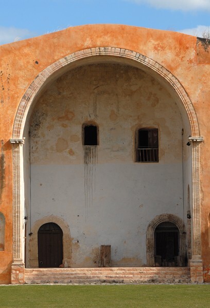San Miguel Arcángel, capilla abierta, chancel arch - Maní, San Miguel Arcángel