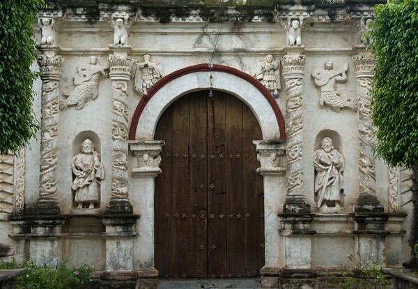 Façade portal & lower story - San Martín