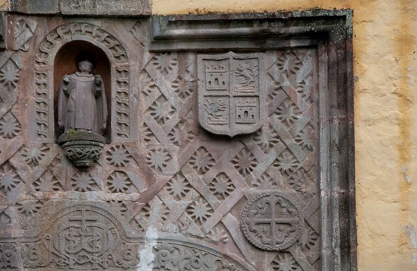 Façade portal, alfiz detail (right) - San Vicente Ferrer
