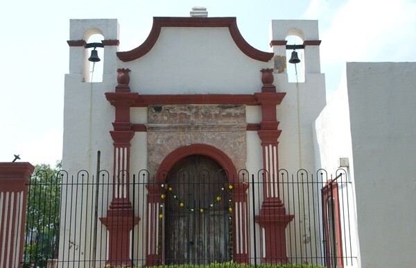 El Dulce Nombre de Dios, façade & espadañas - Monterrey, Nuevo León