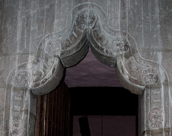 Mixtilinear sacristy portal - La Asunción de Nuestra Señora, façade, porciúncula portal, capilla abierta, nave & cloister