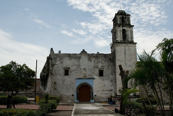 Façade & bell-tower - Santa María & atrial cross