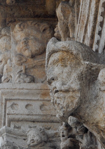 Casa de Montejo, façade portal, left pilaster head & pillar capital - Casa de Montejo