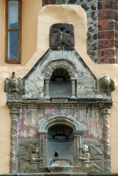 San Bernardino de Sena, porciúncula portal, upper niches - Xochimilco