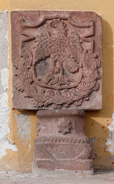 El Rollo, eagle relief & pillar base - El Rollo