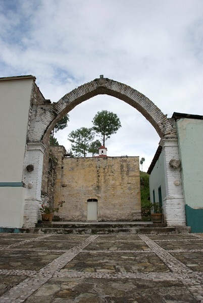San Martín, capilla abierta, extant arch - San Martín Huamelulpan, Oaxaca