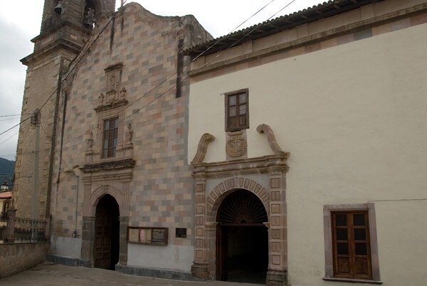 Façade & convento portal - La Guadalupe