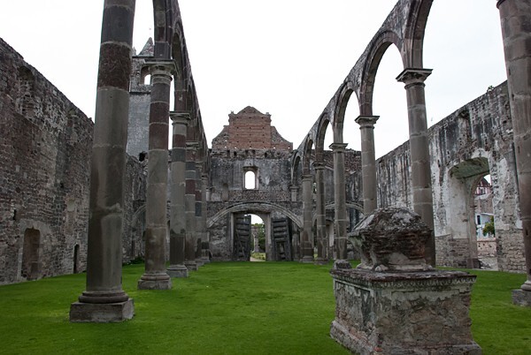 Basilica nave & façade - Santiago Apóstol (ruins)