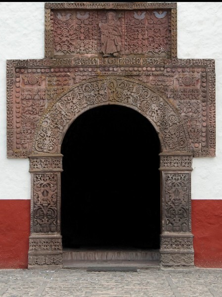 Façade portal & entablature - Santiago Apóstol