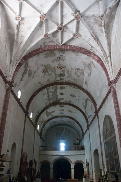 Nave & choir - San Juan Bautista, nave & altars