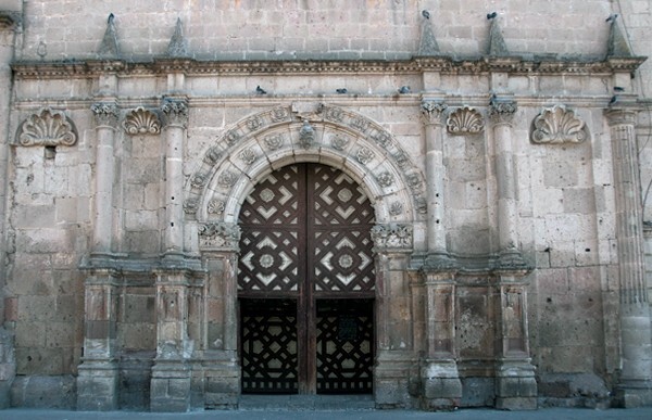 San Francisco, façade portal, pilasters & cornice - San Francisco
