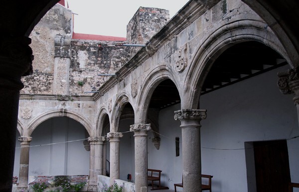 Santo Domingo, cloister ambulatory - Tepapayeca, Puebla