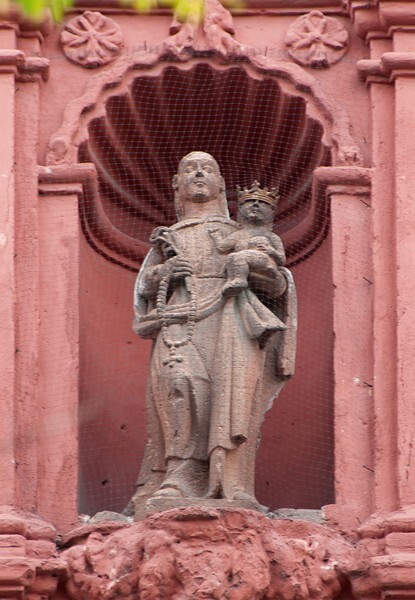Façade gable niche, St. Anthony of Padua - La Tercera Orden