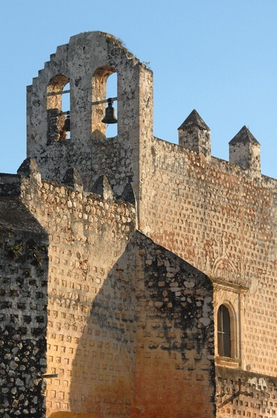 San Bernardino de Sena, espadaña - Valladolid (Sisal), Yucatán
