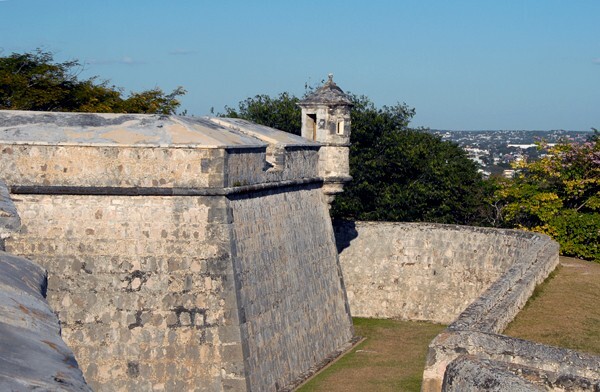 Fuerte de San Miguel, bastion, sentry box & outer wall - Fuerte de San Miguel