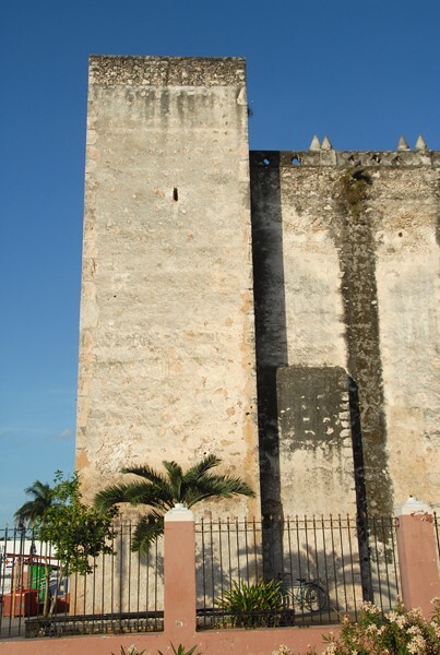Los Tres Reyes, façade buttressing - Tizimín, Yucatán