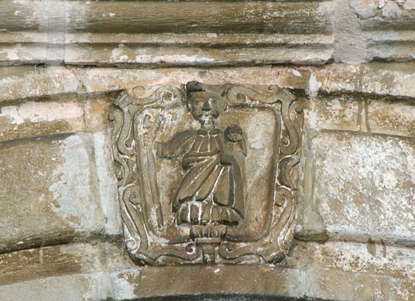 Façade portal, archivolt keystone - Santiago Apóstol