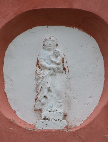 Santa Ana, façade relief, St. Anne & the Virgin Mary - Barrio chapels