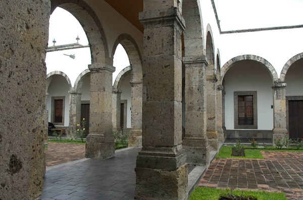 Small patio - Hospicio Cabañas