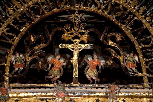 Nave chapel portal, Crucifixion & grille filigree - La Asunción, Capilla del Santo Señor