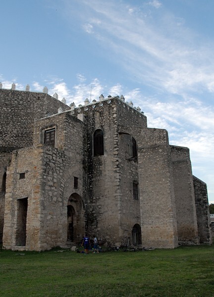Camarín de la Virgen, exterior buttressing - San Antonio de Padua