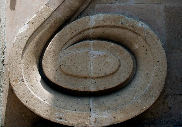 Sagrario façade, s-scroll detail - León