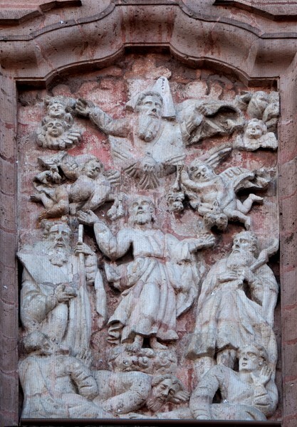 La Transfiguración de Cristo, façade, main portal relief - La Transfiguración de Cristo