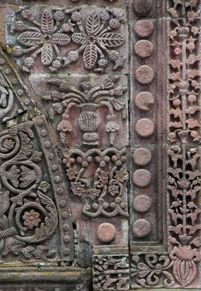 Façade portal, right spandrel detail - Santiago Apóstol