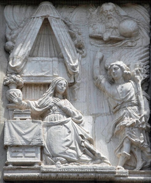 W portal relief, Annunciation - La Encarnación