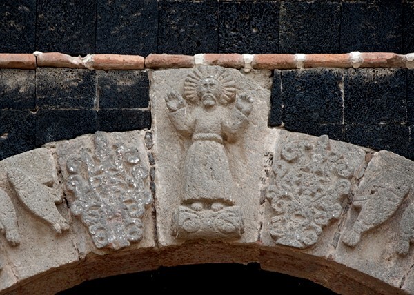 La Ascención, façade, main portal, archivolt keystone - Tezoyuca, México