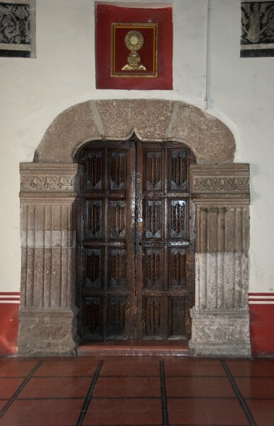 Nave cloister portal - Corpus Cristi