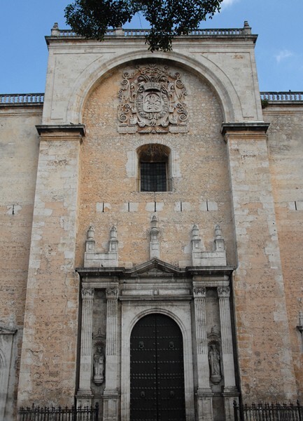 San Ildefonso, façade, main portal, choir loft window and gable arch - San Ildefonso (Catedral)
