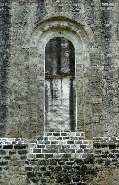 Exterior nave window - Copanaguastla (ruins), Chiapas