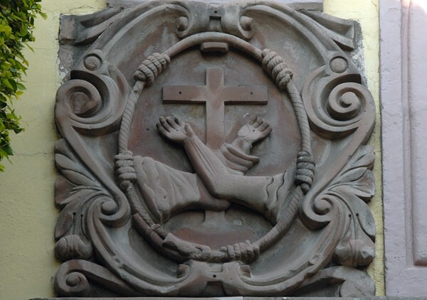 Querétaro, Querétaro, Santa Clara, rear portal Franciscan insignia - Querétaro