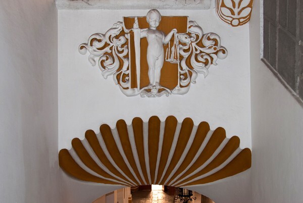 Patio stairwell relief - Casa de las Bóvedas