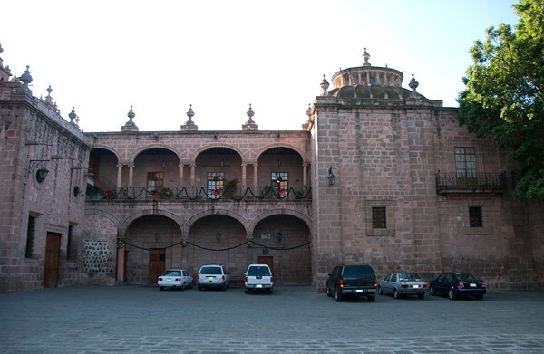 La Transfiguración de Cristo, La Mitra - La Transfiguración de Cristo